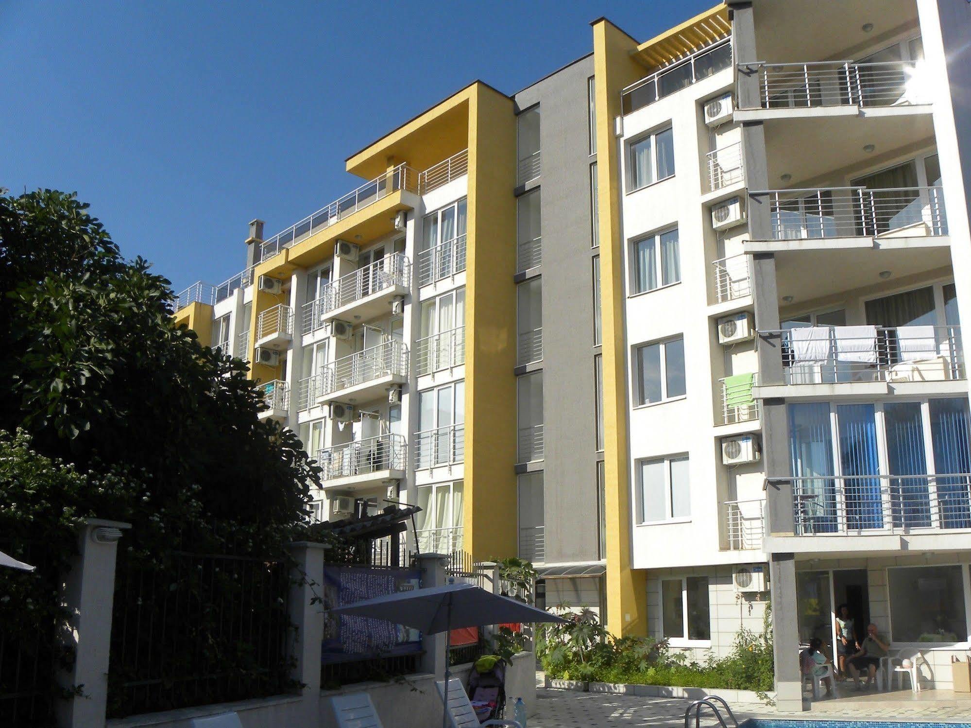 Apartcomplex New Tawn Обзор Екстер'єр фото